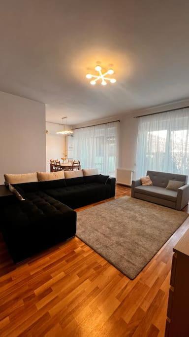 Otopeni Airport Apartment With Private Garden Exterior photo