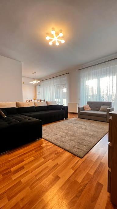 Otopeni Airport Apartment With Private Garden Exterior photo