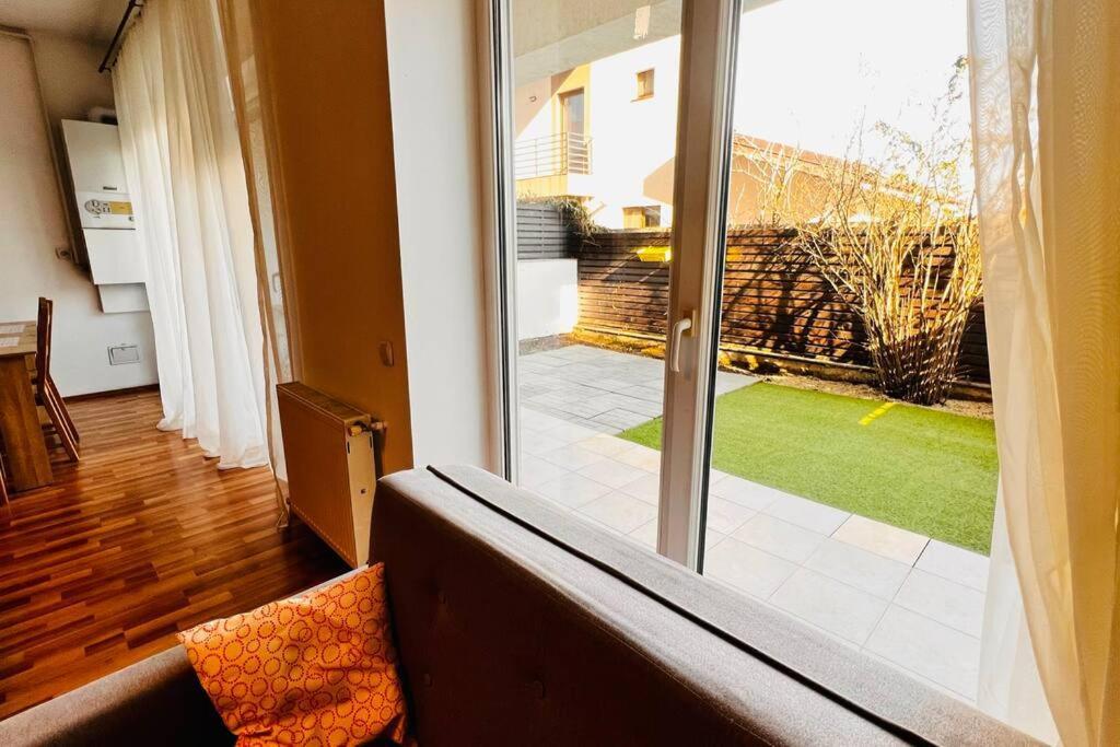 Otopeni Airport Apartment With Private Garden Exterior photo