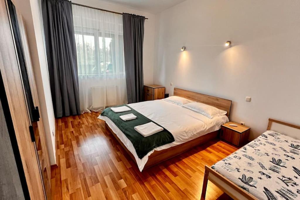 Otopeni Airport Apartment With Private Garden Exterior photo