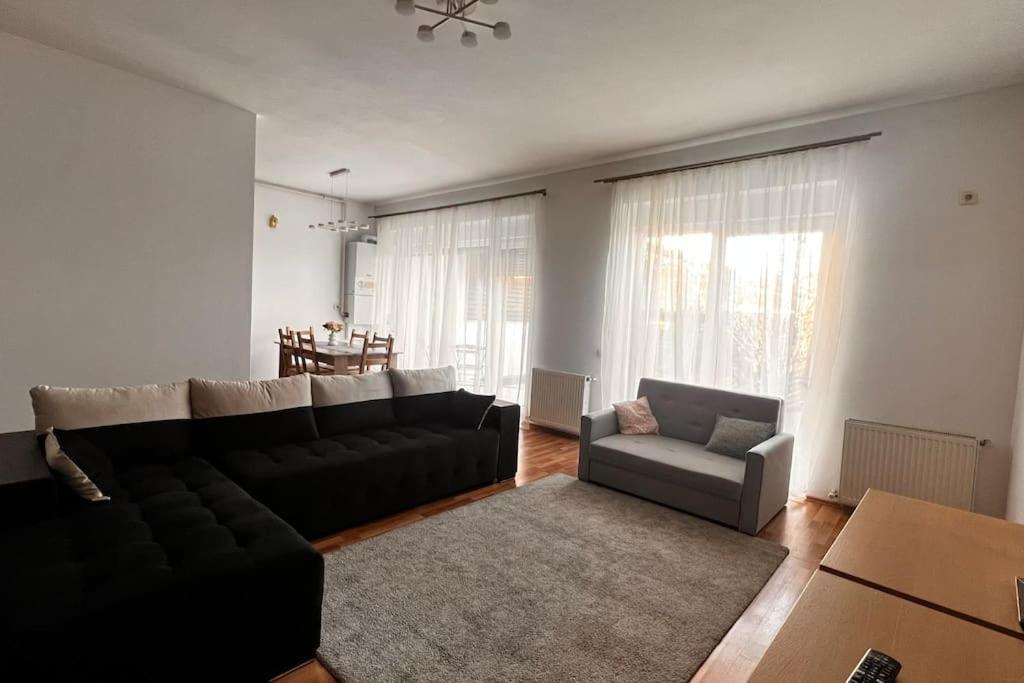 Otopeni Airport Apartment With Private Garden Exterior photo