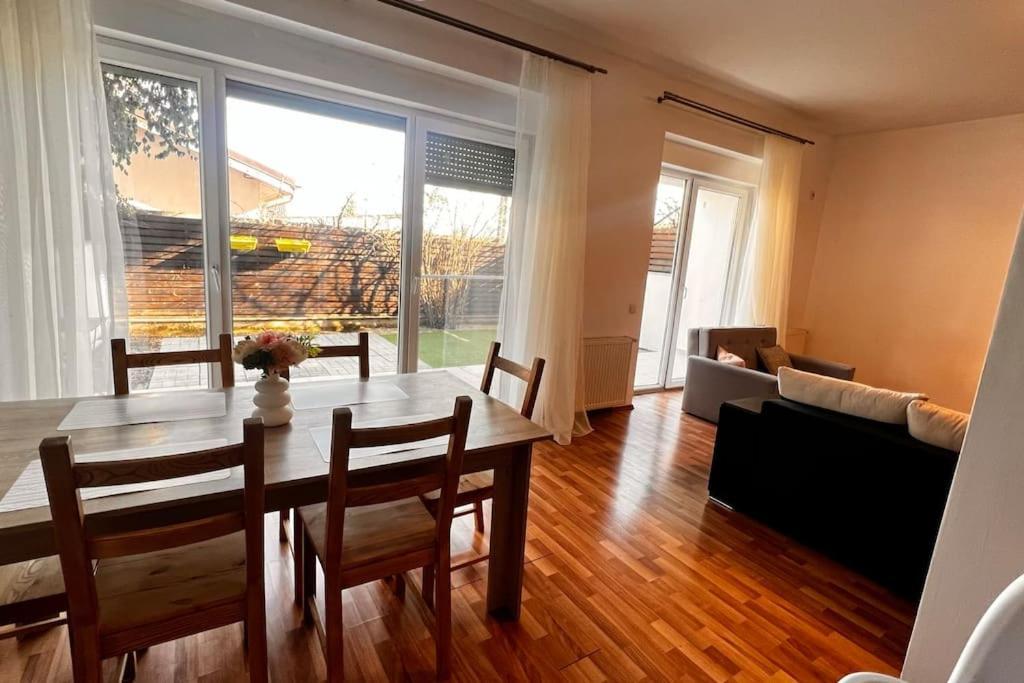 Otopeni Airport Apartment With Private Garden Exterior photo