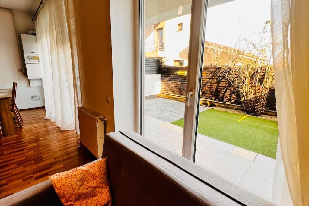 Otopeni Airport Apartment With Private Garden Exterior photo
